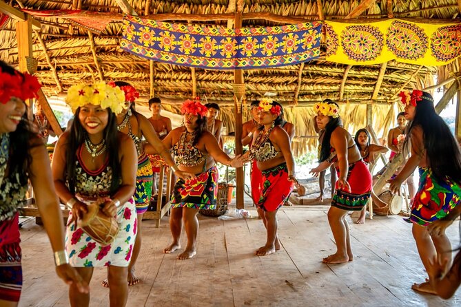 Panama City: Embera Village and Waterfall Tour With Lunch