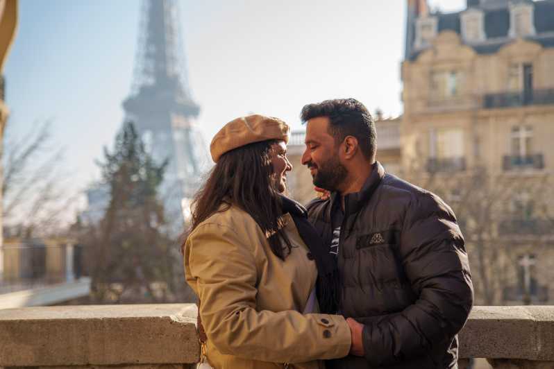 Paris: Eiffel Tower Photoshoot With a Professional