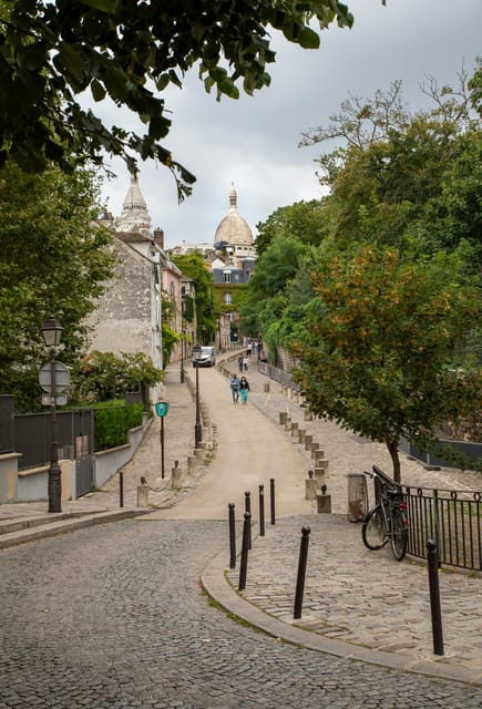 Paris: Montmartre Hidden Gems Walking Tour With Local Guide