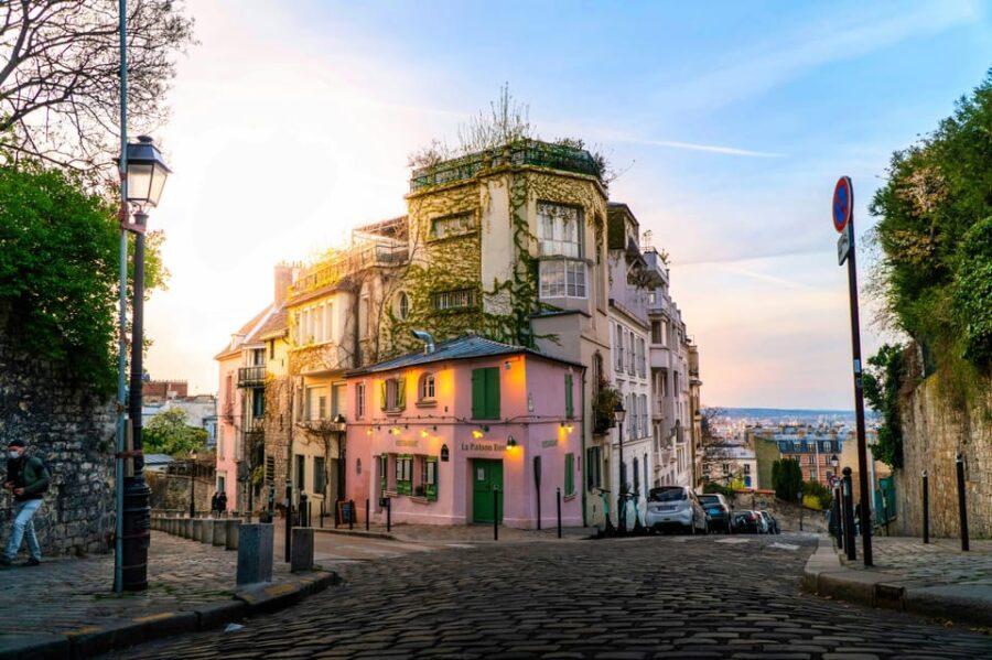 Paris: Montmartre Highlights Guided Walking Tour - Tour Overview