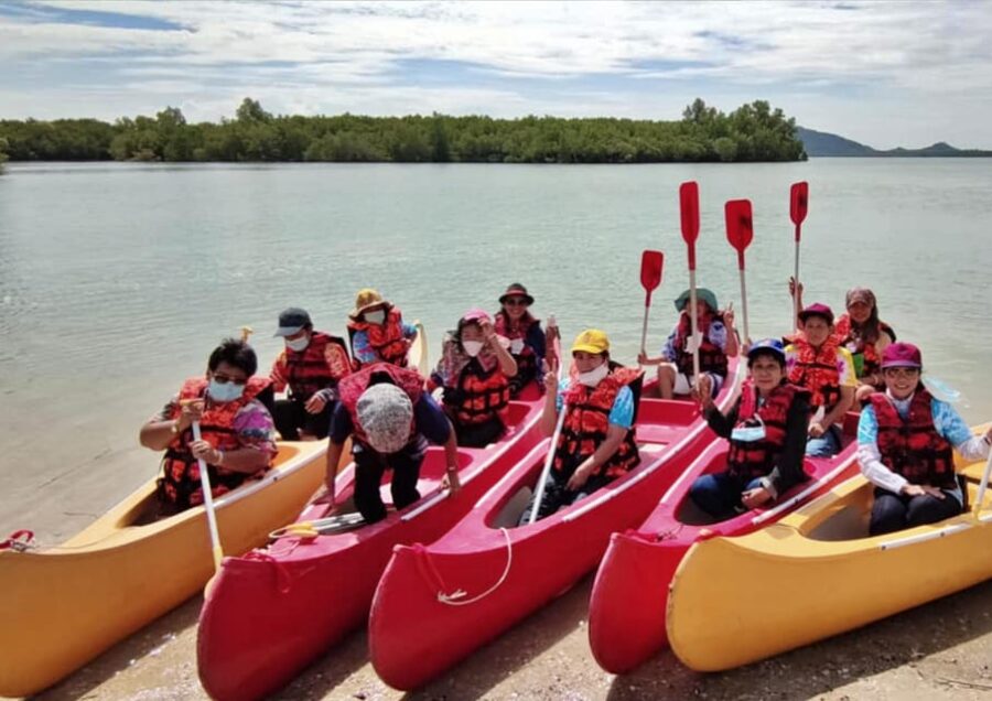 Phuket: Phuket Old Town, Kayaking, Tie Dyeing, and Dinner