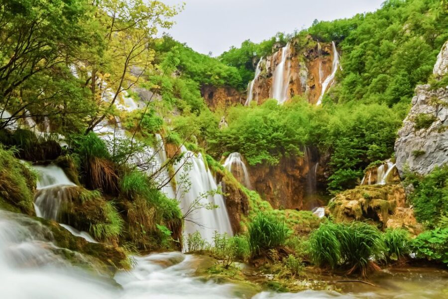 Plitvice Lakes: Guided Walking Tour and Boat Ride