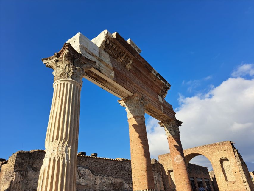 Pompei : Cooking Class and Guided Tour With an Archeologist