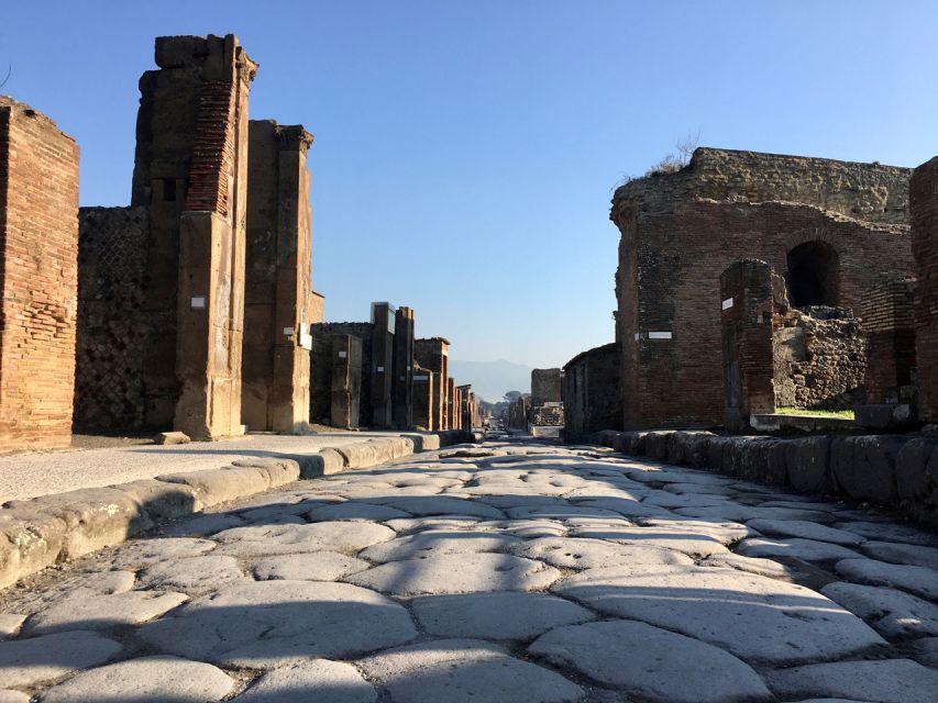 Pompeii: Guided Tour With Archaeologist With Max. 12 People