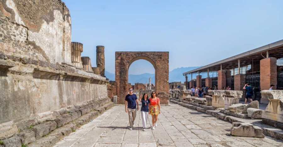 Pompeii: Small Group Tour With an Archaeologist