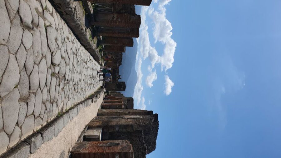 Pompeii: the Slow Tour