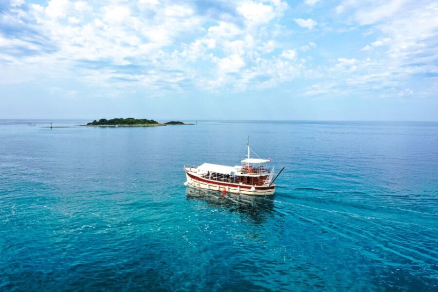 Poreč: Panoramic Morning Cruise Among 20 Islands With Drinks