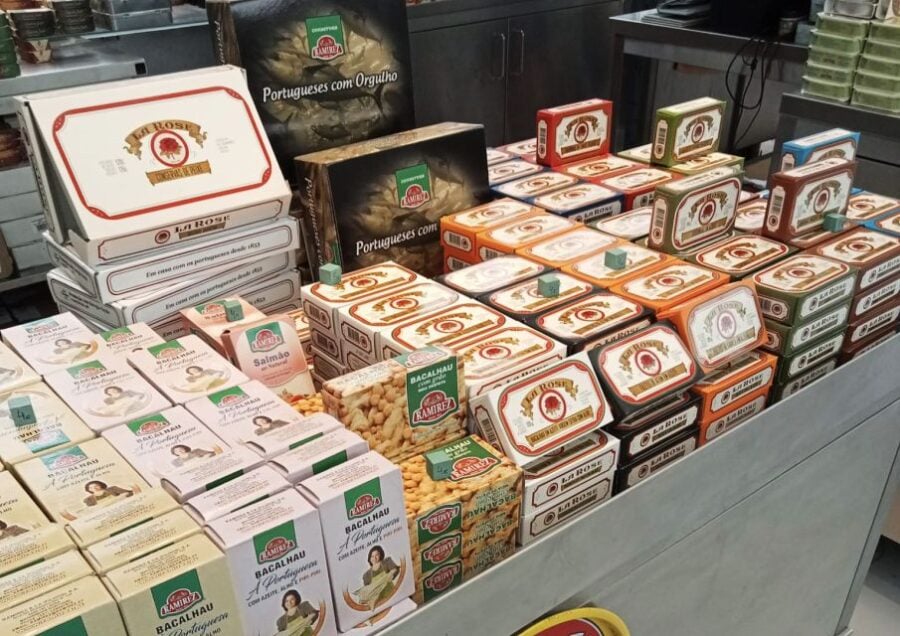 Porto: Bolhão Market and Codfish Tasting Guided Food Tour