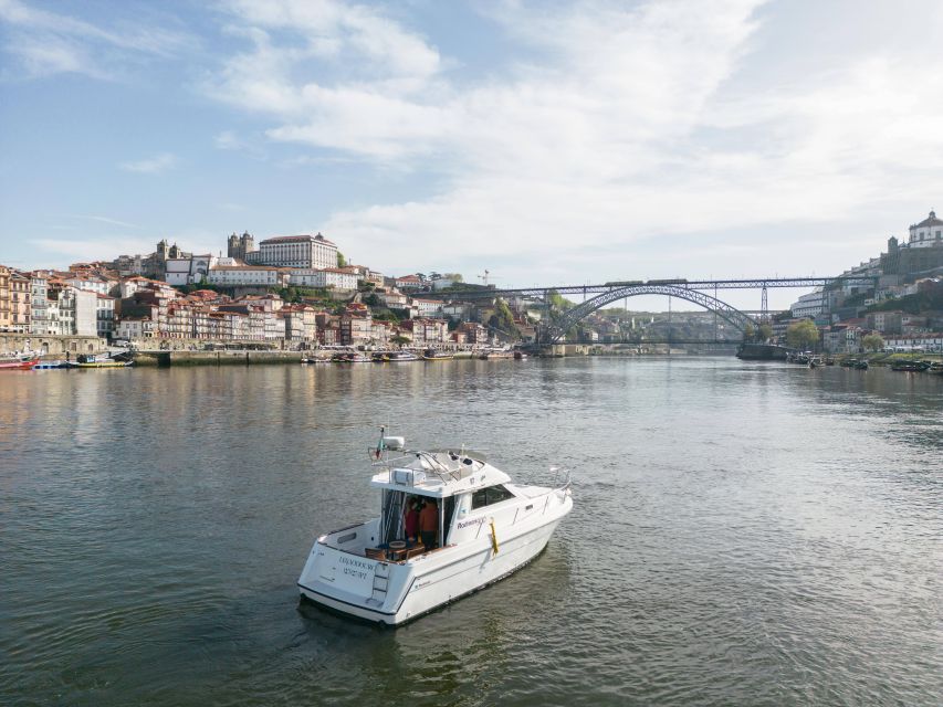 Porto: Golden Leaf Boat Cruise 2H