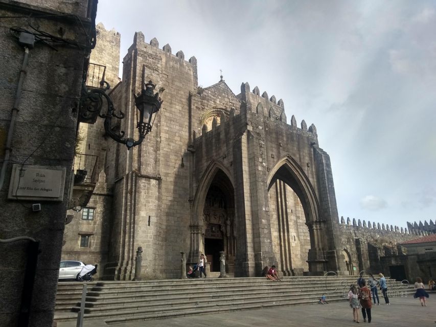 Porto: Private Transfer From/To Santiago Compostela
