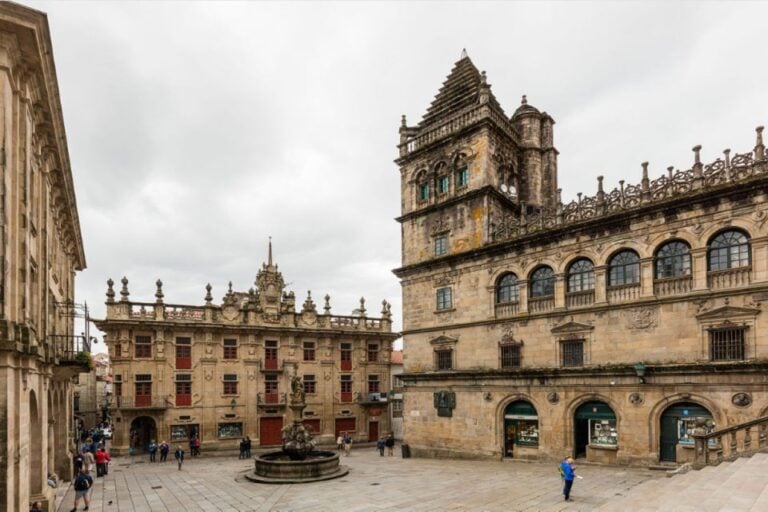 Porto: Private Transfer to Santiago Da Compostela