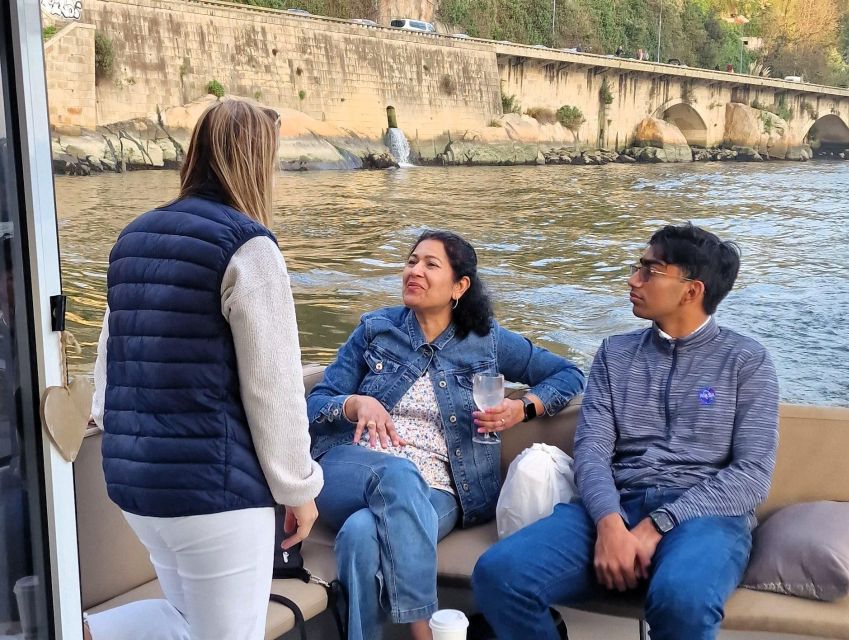 Porto: Sunset Boat Trip With Welcome Drink