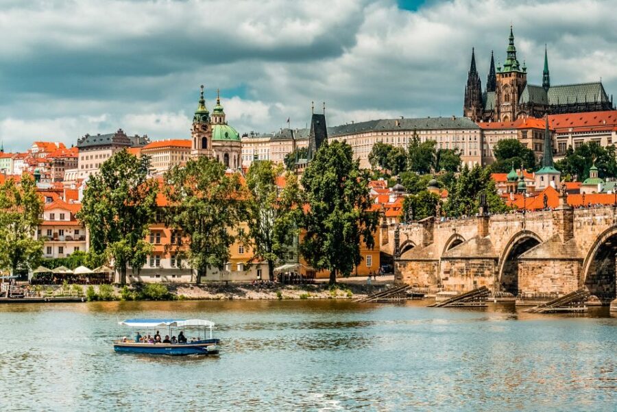 Prague: 45-Minute Sightseeing Cruise to Devils Channel