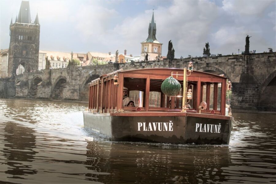 Prague: 6-Hour Tour With River Boat Cruise and Lunch