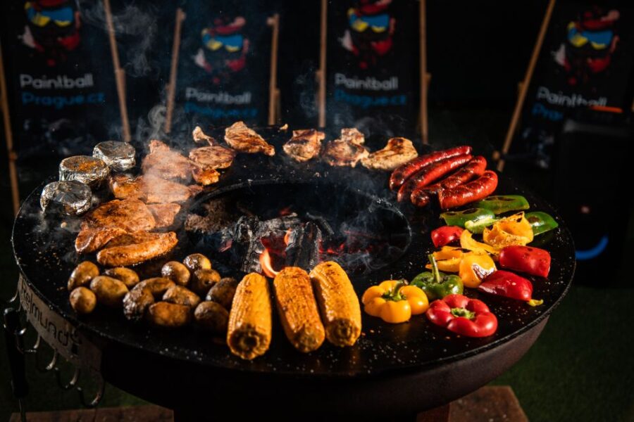 Prague: Axe Throwing Experience With Barbecue and Beer