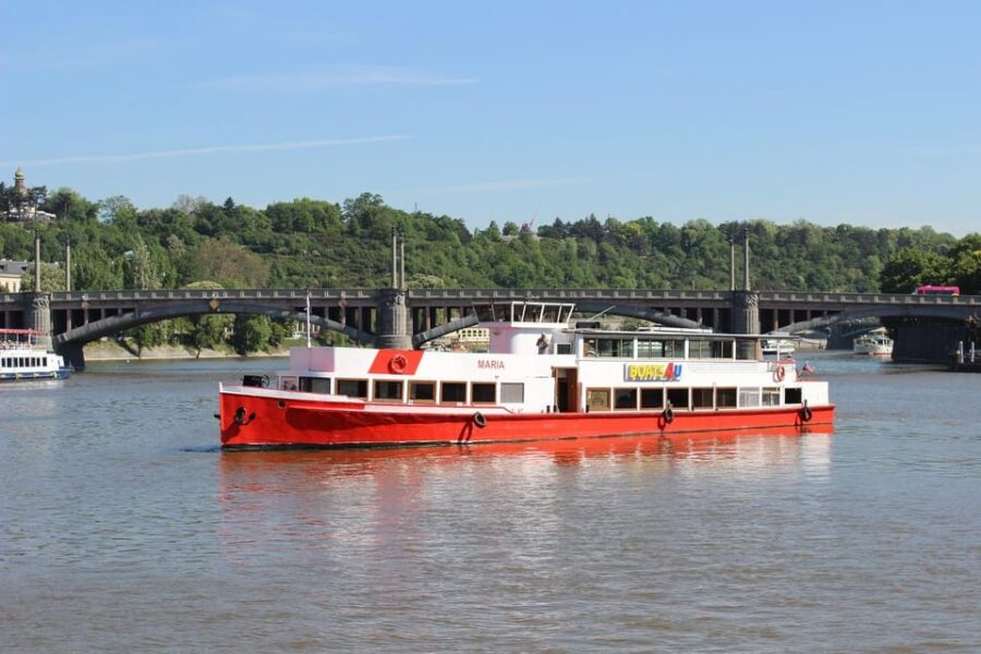 Prague by Night: 2-Hour Dinner Cruise With Live Music