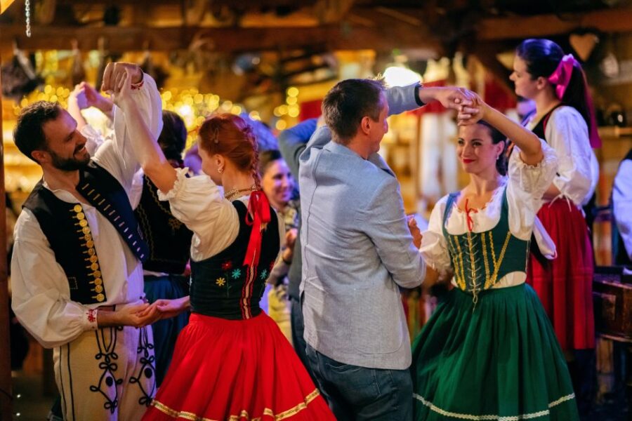 Prague: Folkloric Dinner Show With Unlimited Drinks - Activity Overview