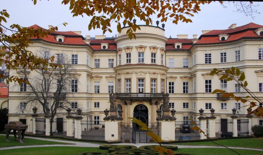 Prague: Highlights Walking Tour to the German Embassy 1989