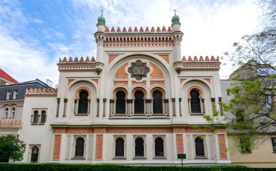 Prague: Prague Synagogues & the Jewish Cemetery Guided Tour - Tour Overview