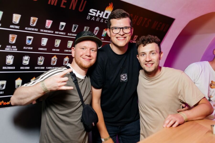 Prague: Shots Bar & Club Experience With Welcome Cocktail