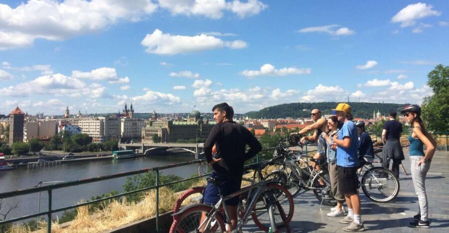 Prague: Stunning Viewpoints, Castle, City & Park Bike Tour