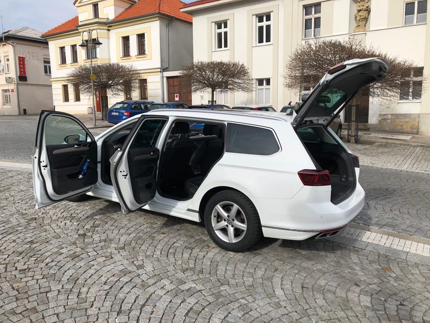 Prague: Transfer From Train/Bus Station to Hotel