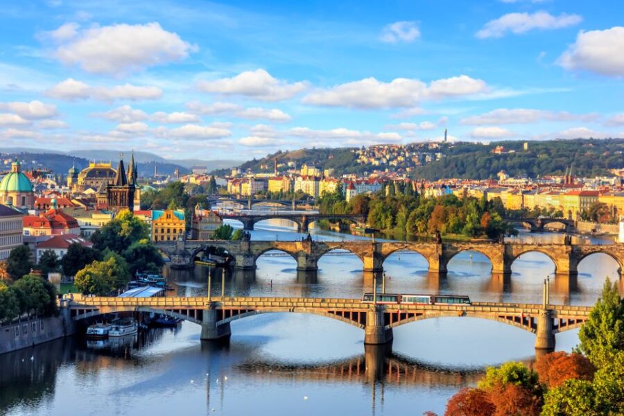 Prague: Vltava River Cruise With Dinner