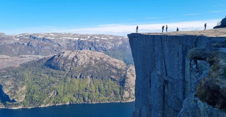 Preikestolen With Hotel or Ship Pickup With Guide