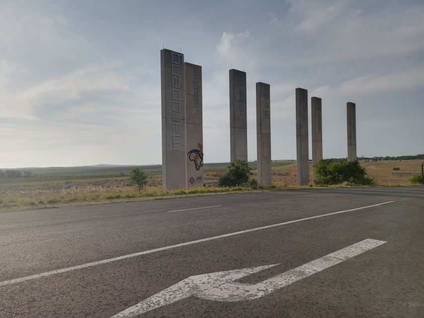 Pretoria/Sandton: Cradle of Humankind and Wonder Caves Tour