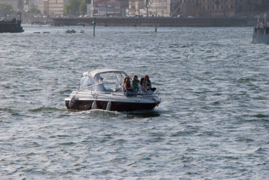 Private Boat Tour 6 Bridges 1h30, Group Price up to 6px