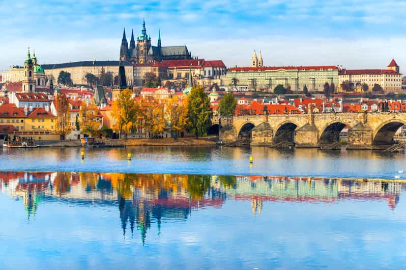 Private Day Trip From Vienna to Prague and Back, in English