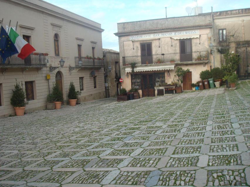 Private Monreale Cathedral and Cloister, Ceramic Lab Tour