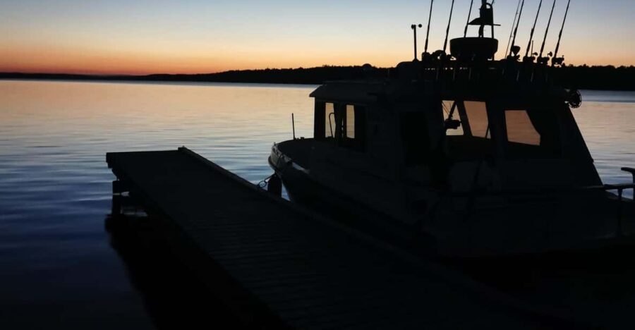 Private Northern Lights Boat Tour to Lake Inari, BBQ Dinner