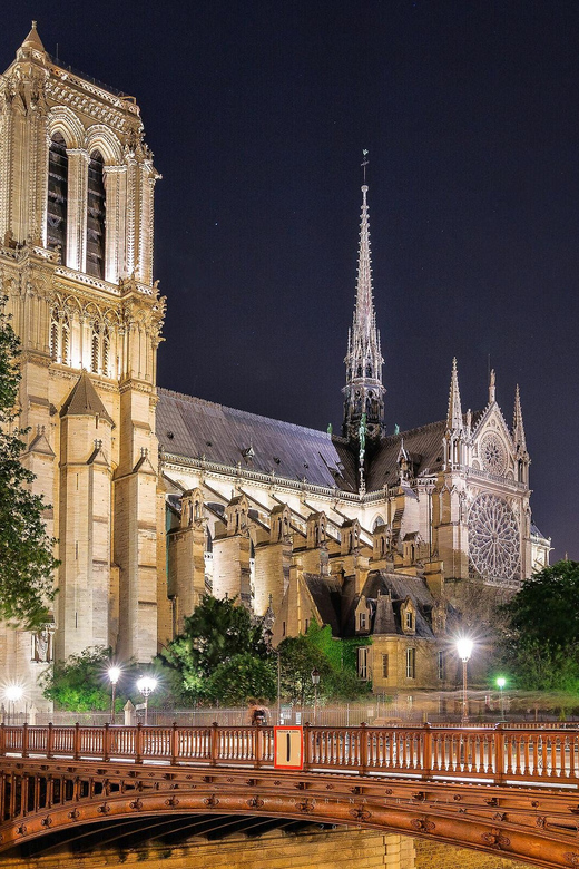 Private Photoshoot and Shopping Tour With Hotel Transfers