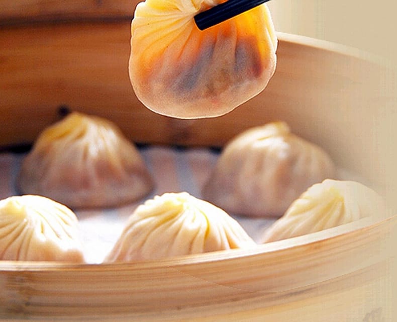 Private Shanghai Street Food Tasting and Old Town Walking