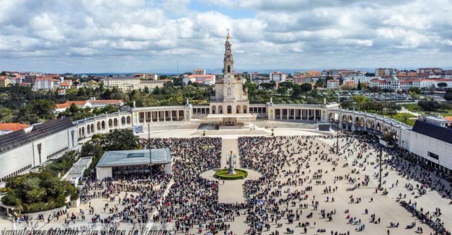 Private Tour From Lisbon: Fátima, Batalha, Óbidos & Nazaré.