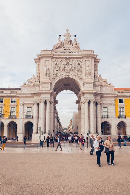 Private Transfer: Albufeira to Lisbon