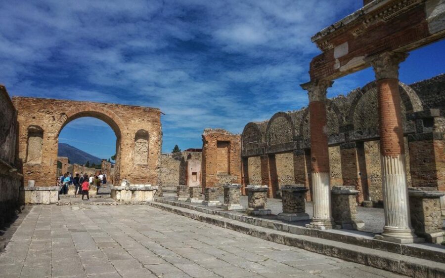Private Transfer From Sorrento to Naples Stop in Pompei