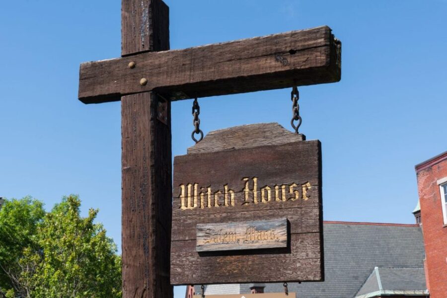 Private Walking Tour: Spooky Legends of Salem