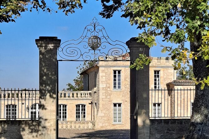 Private Wine Lovers – Super St Emilion – Behind the Scenes Visits Top Chateaux and Medieval Town