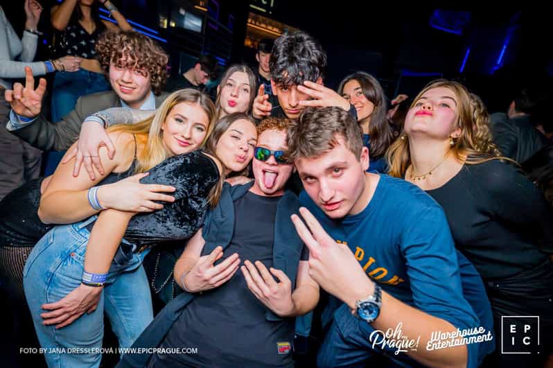 Pub Crawl With Shots and Night Club I Prague