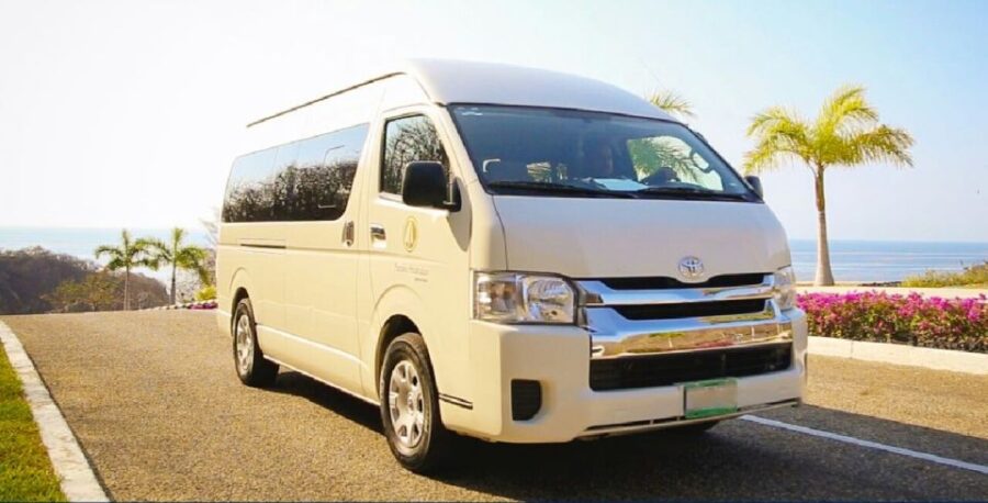Puerto Escondido: Roundtrip Airport Transfer