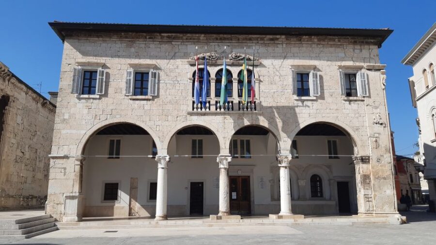 Pula: Historic Sites Guided Walking Tour