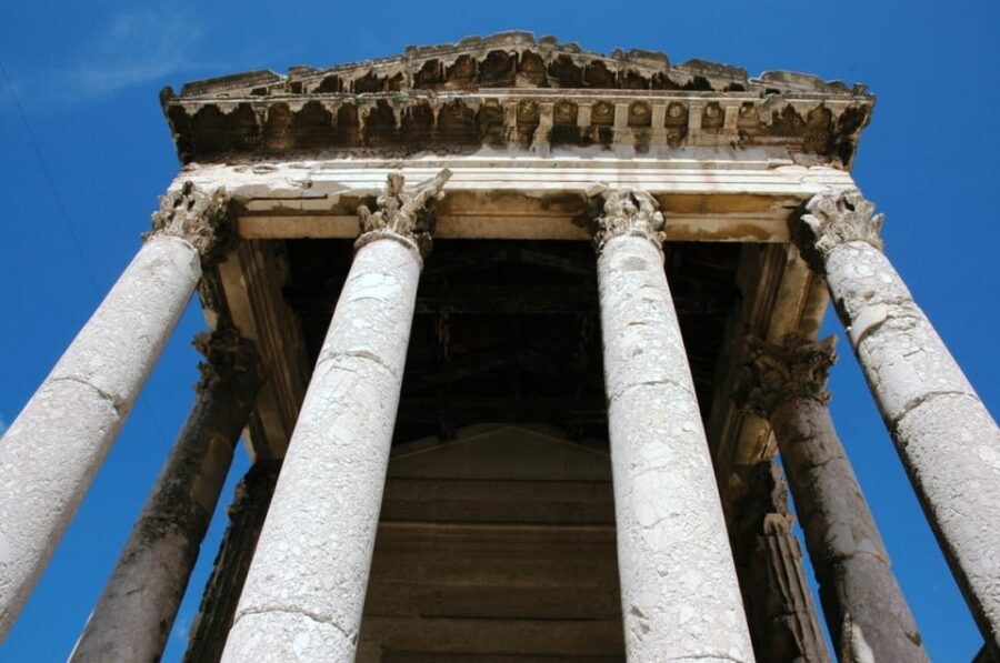 Pula: Old Town Walking Tour for Foodies With Dinner and Wine - Tour Overview