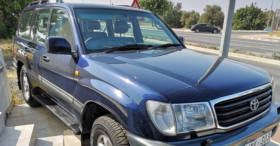 Rent a 4WD Toyota Landcruiser