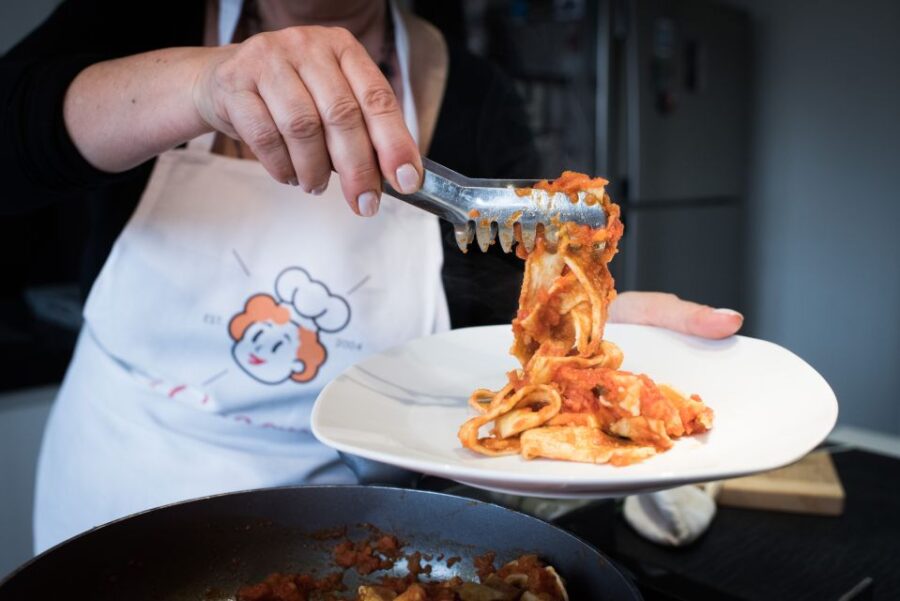 Riomaggiore: Pasta and Tiramisu Class at a Locals Home