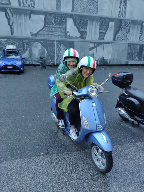 Rome: Guided Vespa City Tour