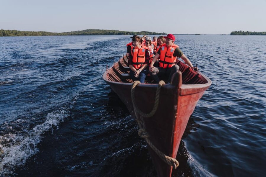 Rovaniemi: Combo Tour: Boating & Trekking