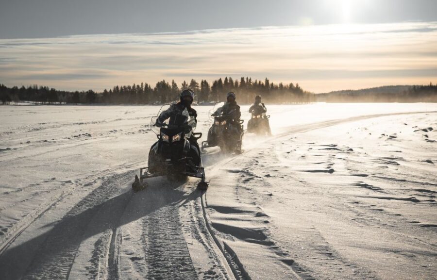 Rovaniemi: Electric Snowmobile Safari Tour With Ice Fishing