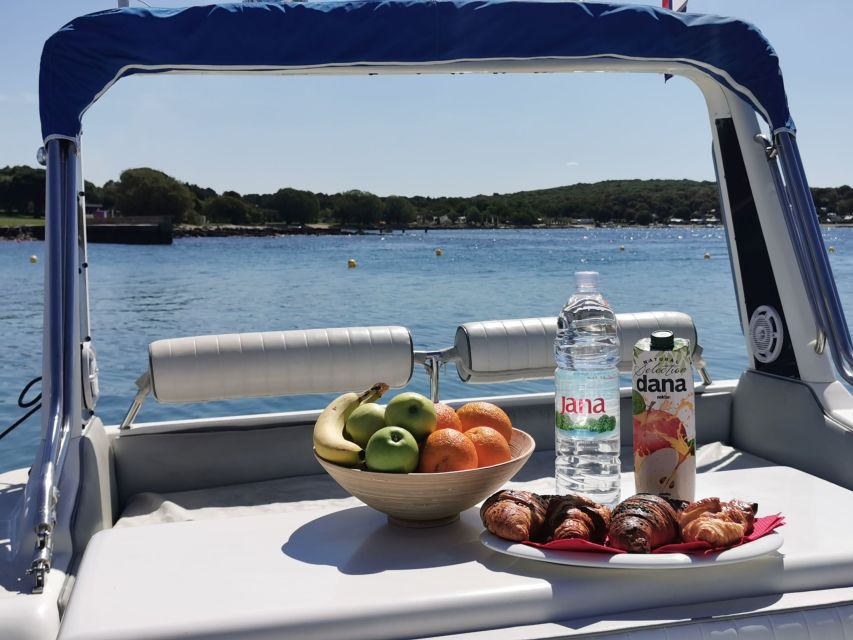 Rovinj: Red Island and Pirate Cave Speedboat Tour